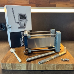 Karton, Zubehör und Sopito-Pommesschneider