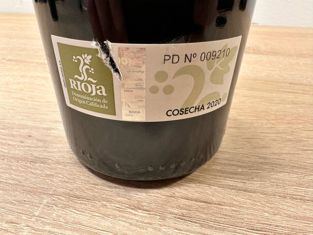Idee-Kaffee im Test: Nahaufnahme des Labels unten an der Flasche.