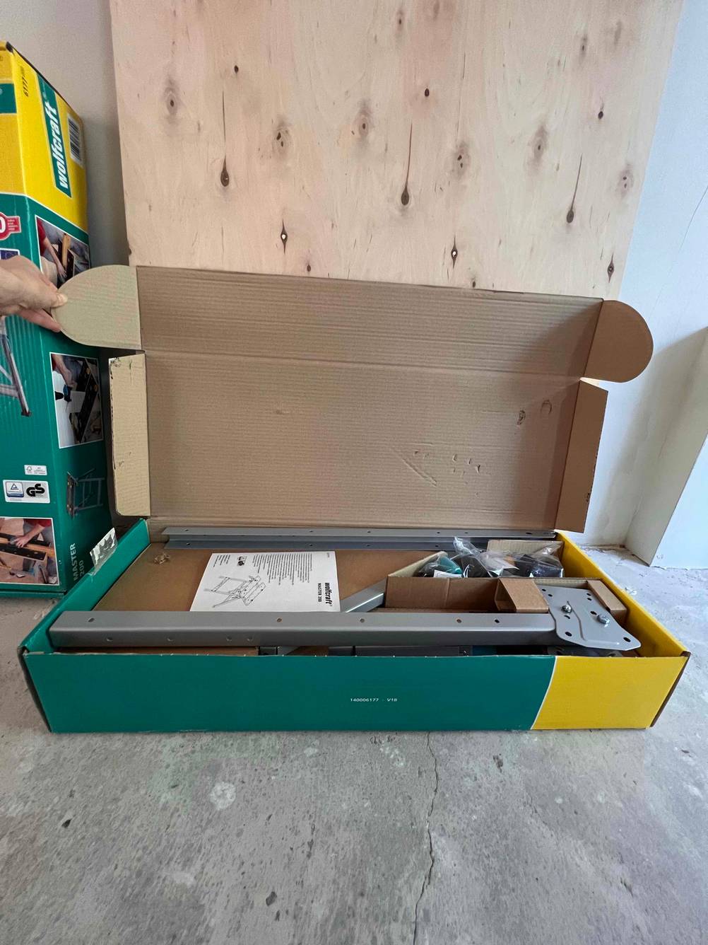 Ein Spanntisch in seiner Verpackung