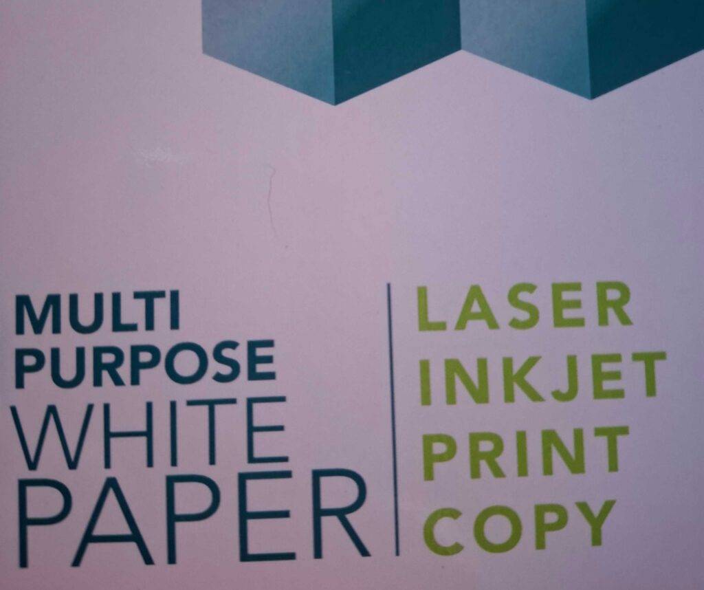 Nahaufnahme der Verpackung des getesteten 80-g-Druckerpapiers.