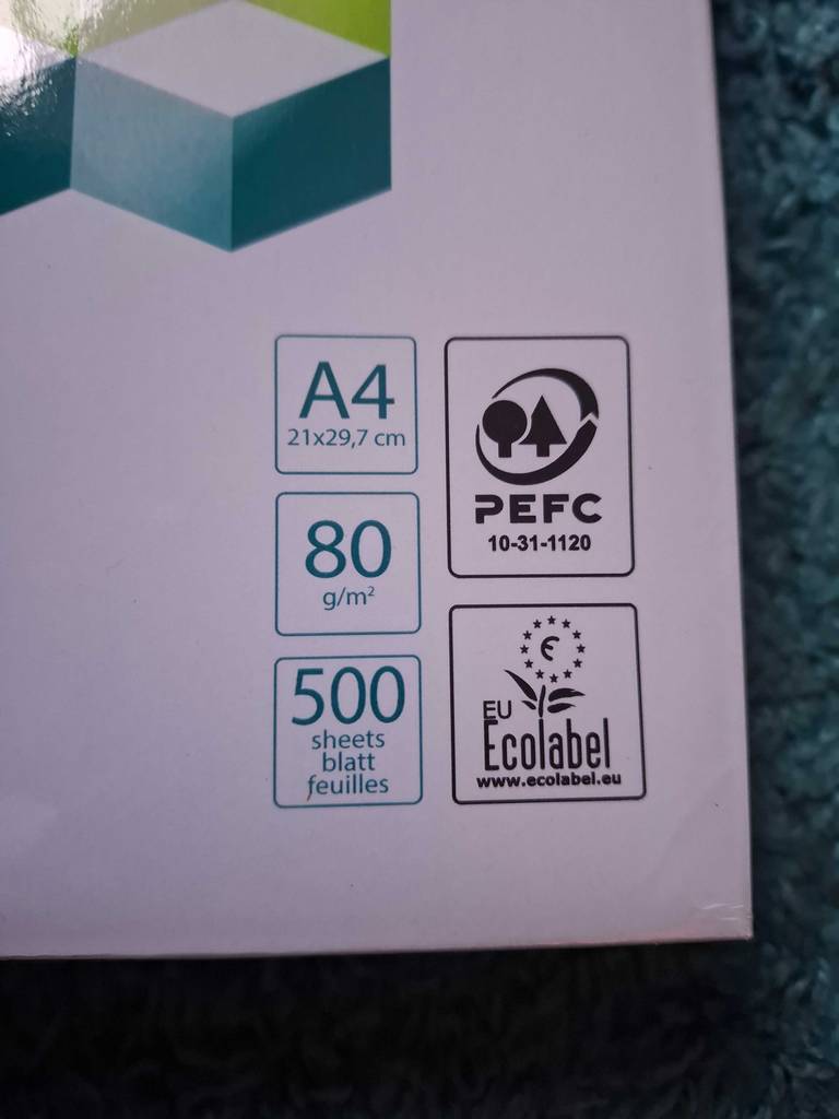 Detailansicht der Produktspezifikationen auf der Packung des getesteten 80-g-Druckerpapiers.