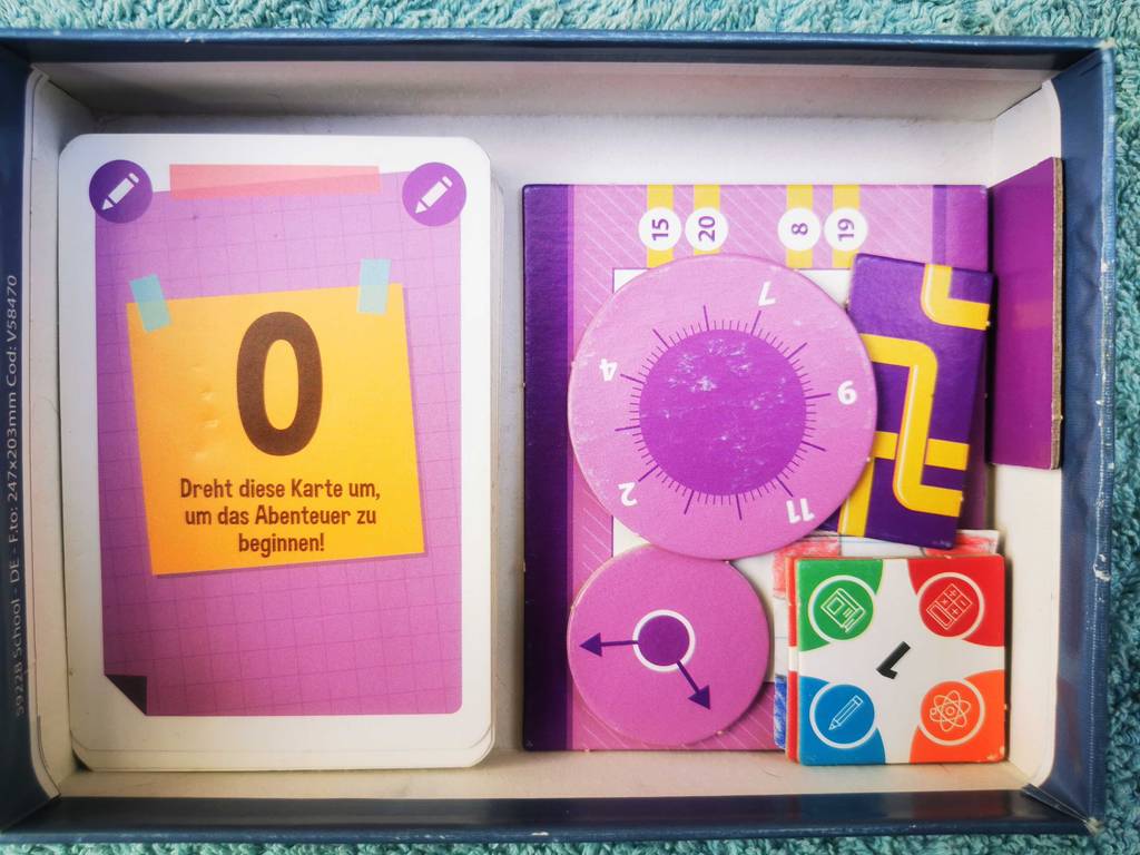 Blick auf das Spielzubehör von getesteten Spielen ab 8 Jahren.