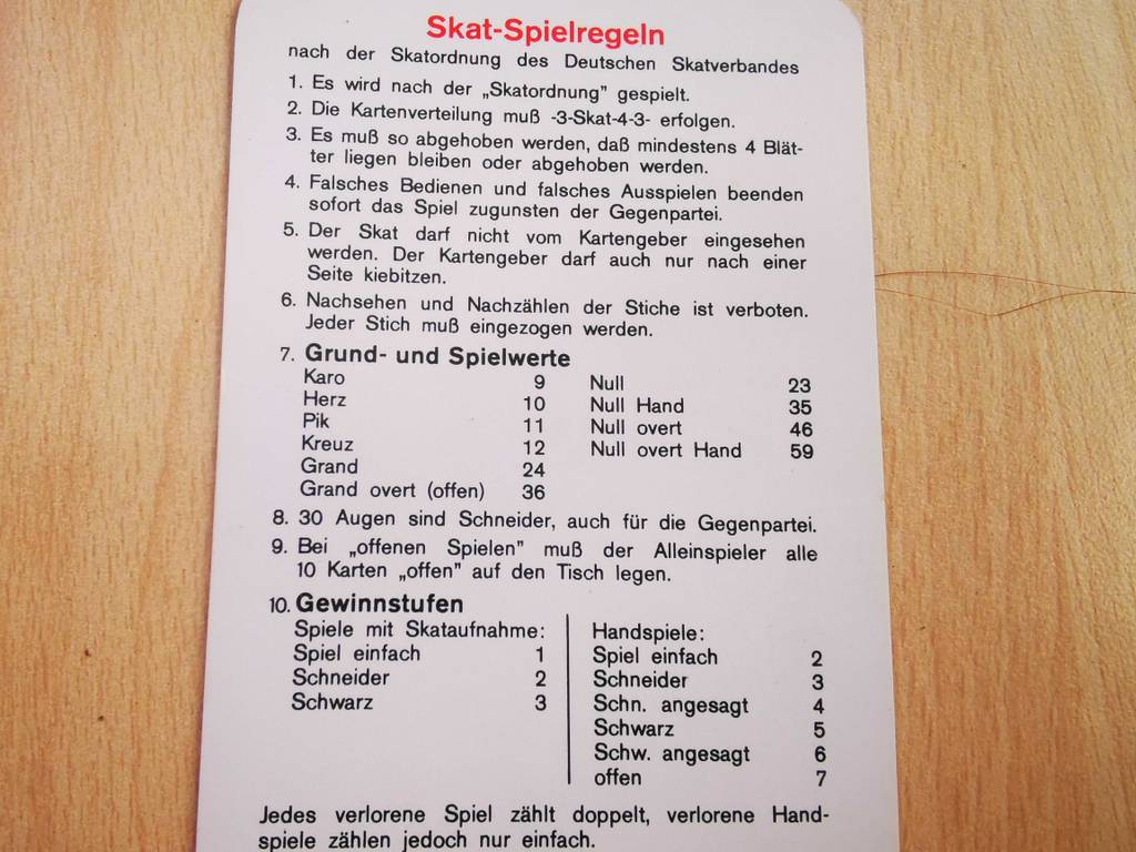 Spielkarten im Test: Skat-Spielregeln in Kartengröße.