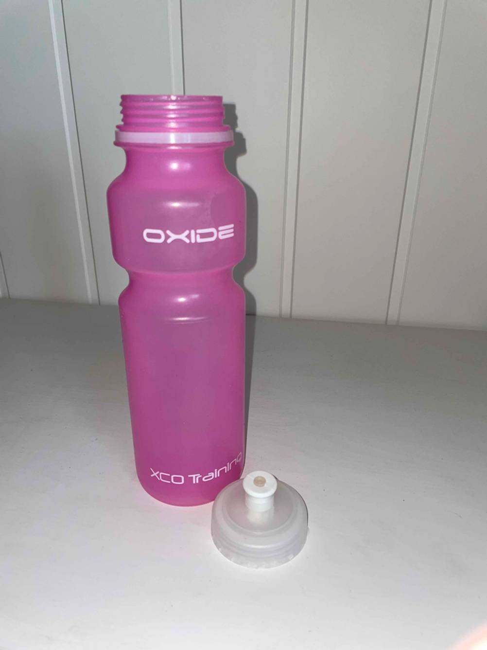 pinke sport-trinkflasche