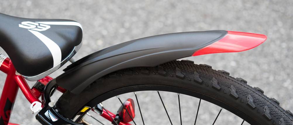 Fahrrad-Schutzblech-Test: Großaufnahme eines Hinterrad-Fahrrad-Schutzblechs
