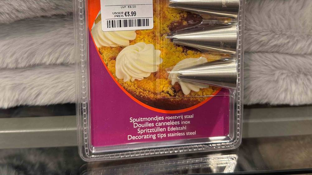 Spritztülle getestet: Nahaufnahme der Vorderseite der Verpackung mit Informationen.