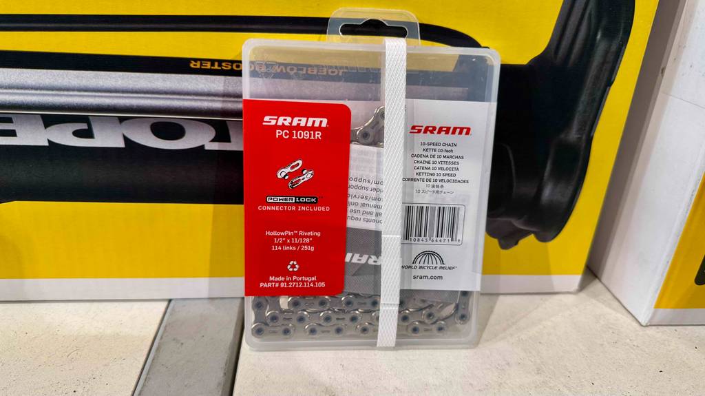 Auf der Rückseite der Verpackung von einem getesteten Sram-Schaltwerk stehen nähere Informationen.
