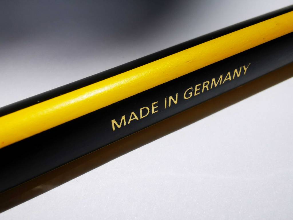Zimmermannsbleistift im Test: Auf dem Stift steht Made in Germany.