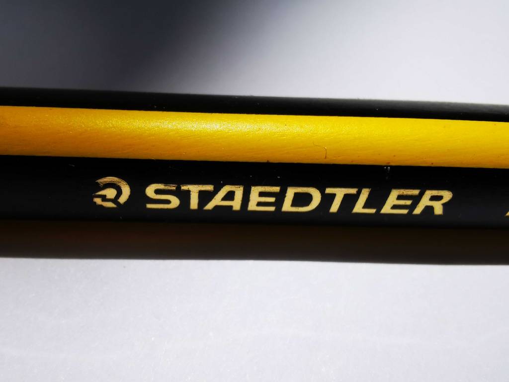 Auf einem Zimmermannsbleistift im Test ist die Marke aufgedruckt.