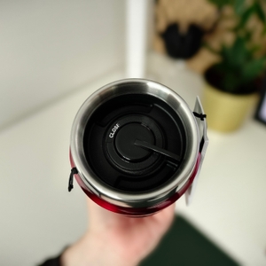 Nahaufnahme der Trinköffnung des Thermobechers Stainless King von Thermos.