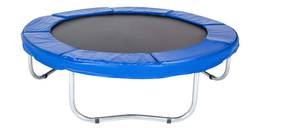 Stabiles schwarz-blaues Kindertrampolin im Test: vor weißem Hintergrund.