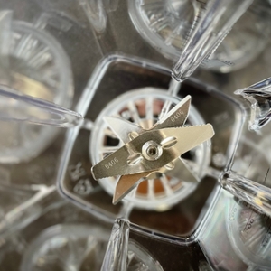 Detailansicht der Messer des getesteten Bosch-Standmixers VitaBoost.