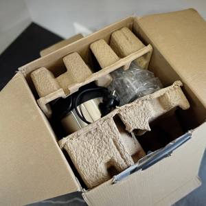 Der getestete Standmixer WMF Kult Pro wird ausgepackt.