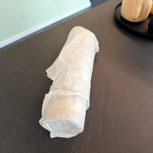 Die Stanley Adventure To-Go liegt in ihrer Verpackung auf einer Arbeitsplatte