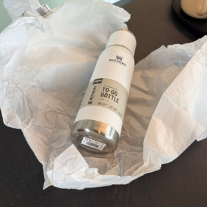 Die Stanley Adventure To-Go liegt in ihrer Verpackung