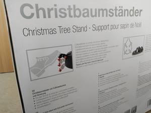 Christbaumständerverpackung zeigt Fußpedalanwendung
