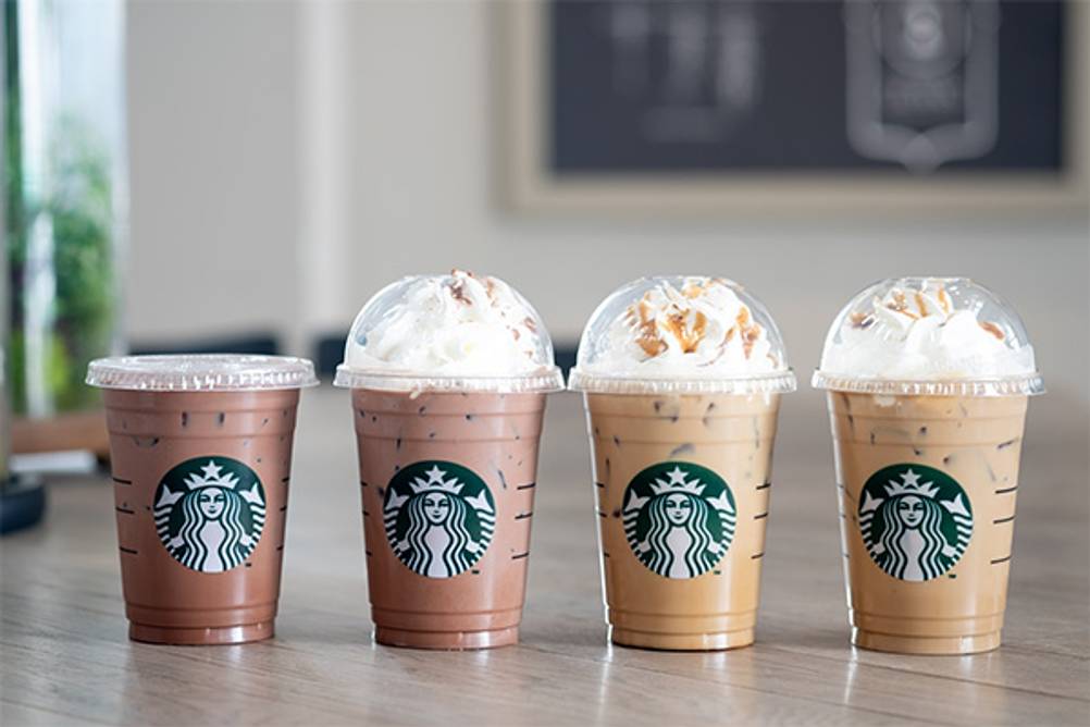 Starbucks-Tassen im Test: Hier sehen Sie 4 klassische To-go-Becher von Starbucks.