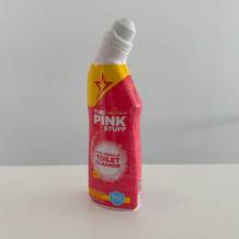 Stardrops-The-Pink-Stuff-WC-Reiniger auf einer Anrichte
