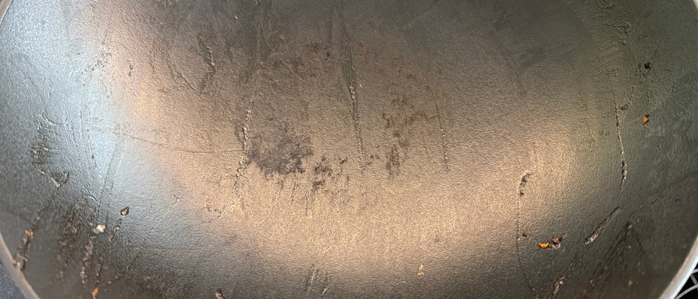 Leichte Verschmutzungen am Staub-Wok