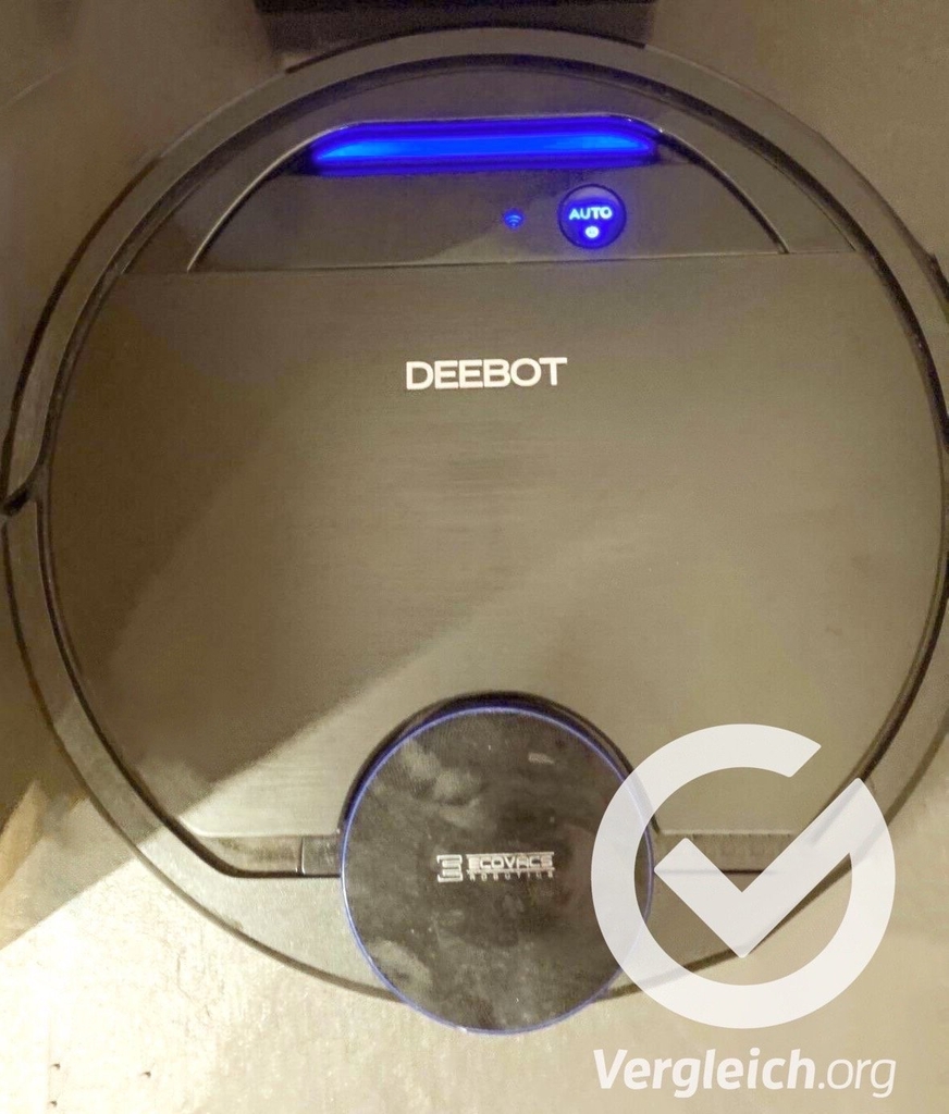 Staubsauger-Roboter im Test: Die obere Seite eines Ecovacs-Deebot-Saugroboters.