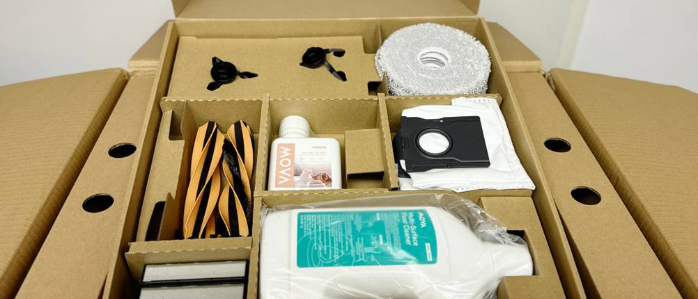 Das Zubehör des Staubsaugerroboters liegt in der Verpackung.