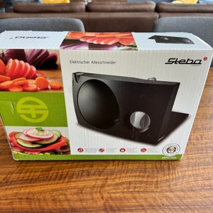 Der Karton der Steba 291000 steht auf einem Tisch