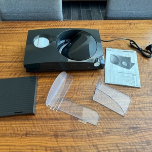 Der Lieferumfang der Steba 291000 liegt auf einem Tisch