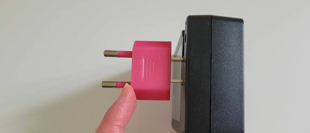 steckdosenadapter angeschlossen