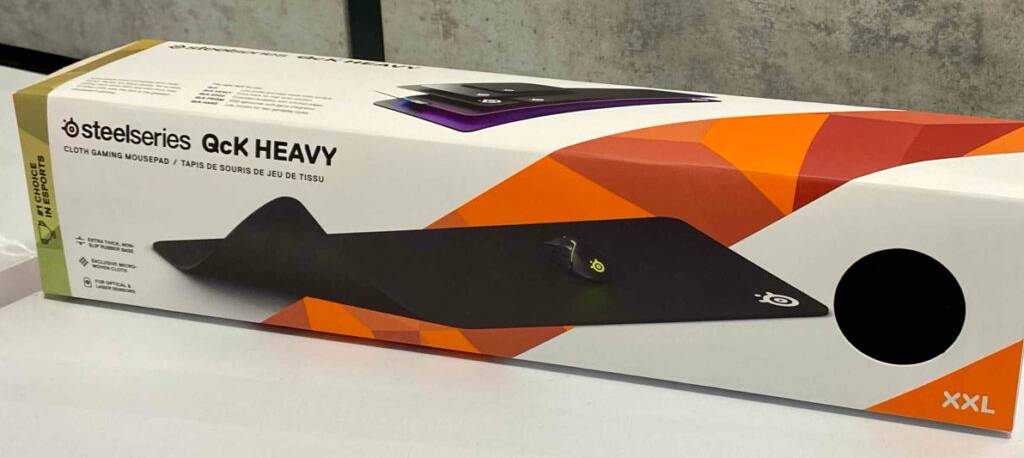 Ein flexibles, getestetes XXL-Mauspad von Steelseries in seiner Originalverpackung.