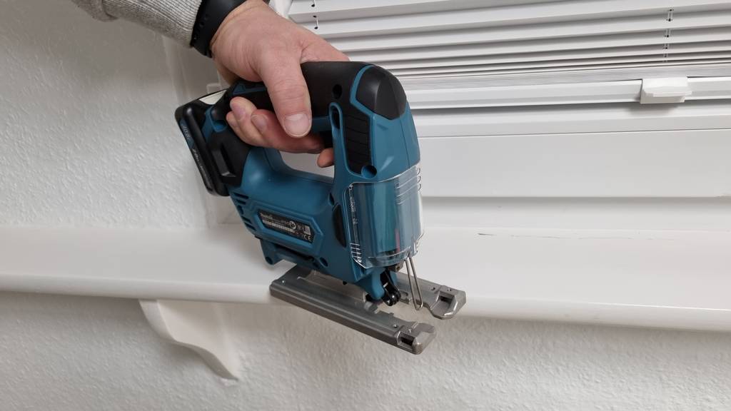 Bei dieser Stichsäge von Makita handelt es sich um ein akkubetriebenes Modell.