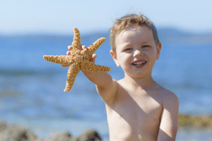 Besonders mit kleineren Kindern ist eine Strandmuschel sehr nützlich.