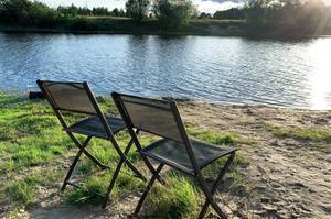strandstuhl am ufer