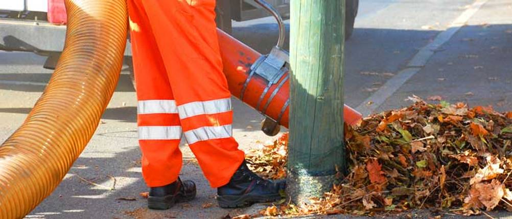 Laubsauger im Test: Gebrauch bei der Straßenreinigung