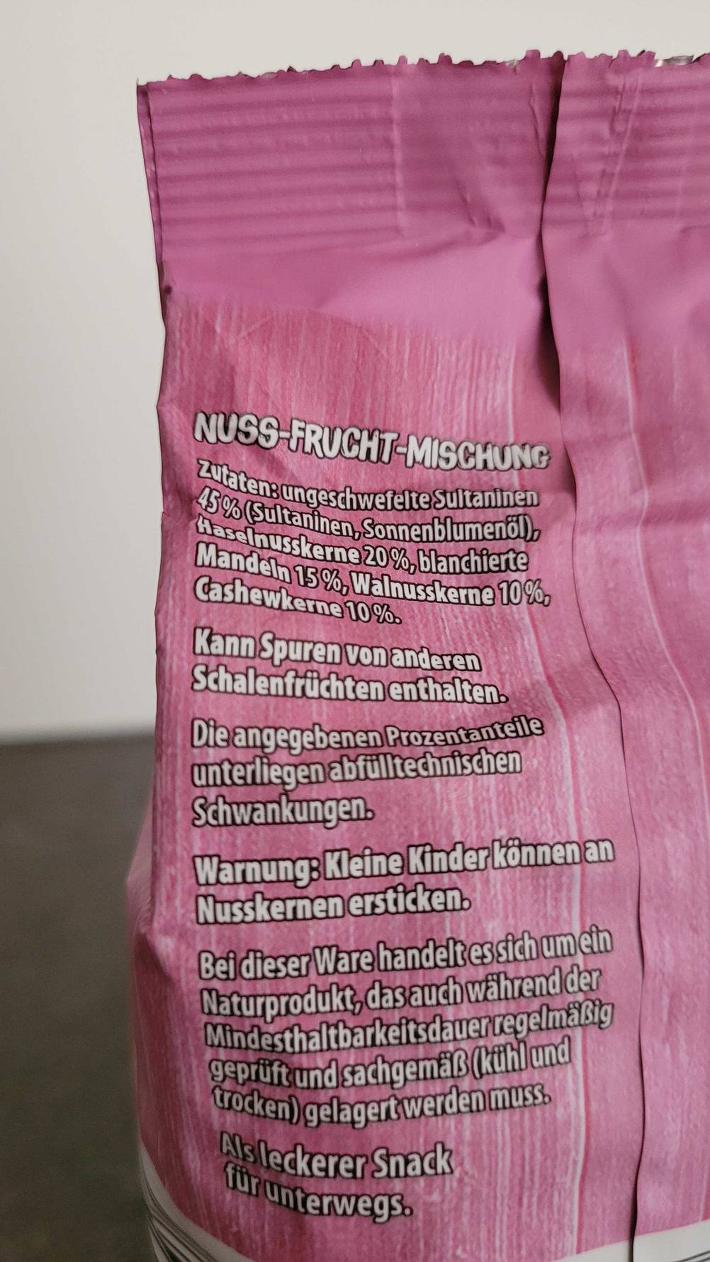 Studentenfutter getestet: Rückseite der Packung mit Informationen.