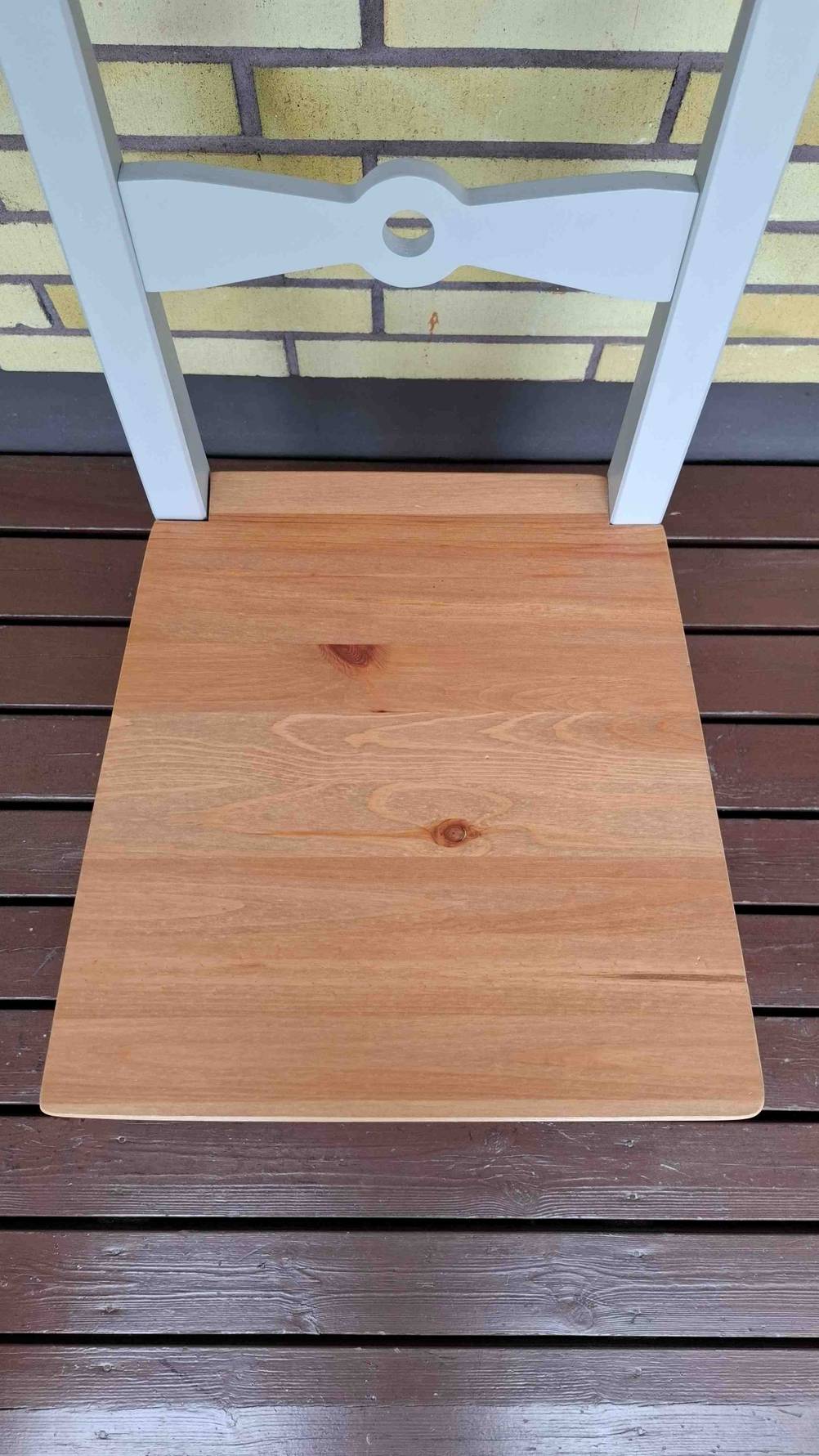 Blick von oben auf die Sitzfläche eines Stuhls im Test.