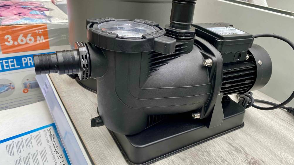 Sandfilteranlage getestet: Detailaufnahme des Motors von der Seite.