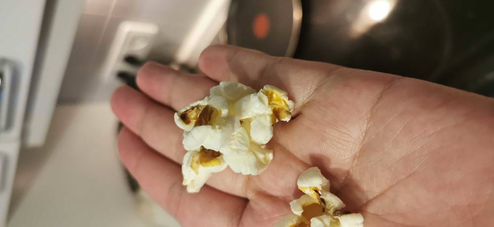 fertig gepoppter Sun-Snack-Popcornmais