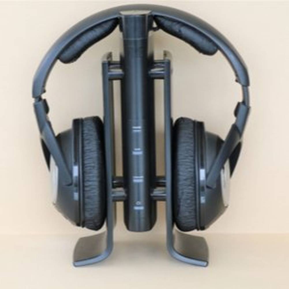 Surround Kopfhörer auf Kopfhörerständer