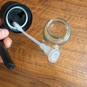 Der Schlauch am Sweet-View-2-in-1-Ölsprüher