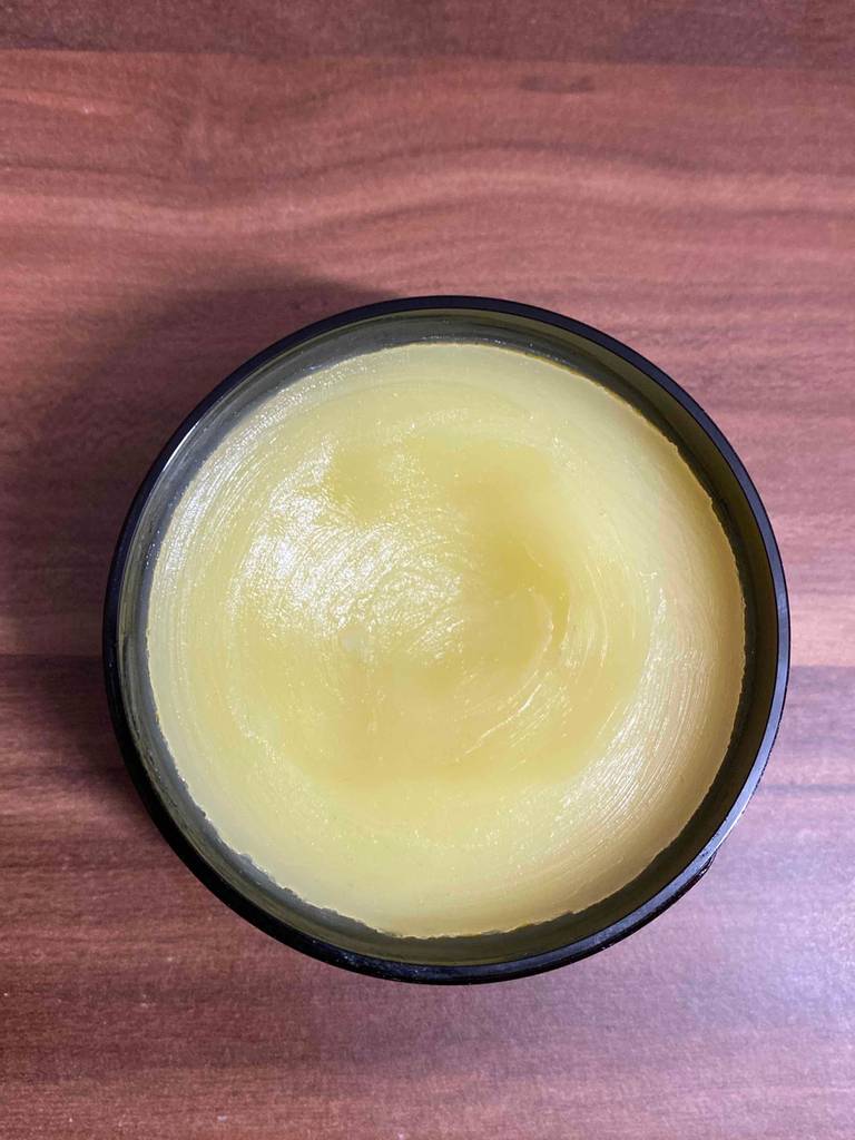 Kokos-Haarwachs mit Kokosöl der Marke Swiss-o-Par in offener Dose