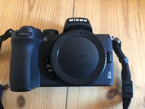 Auf dem Bild: Das Modell Z50 der Marke Nikon.