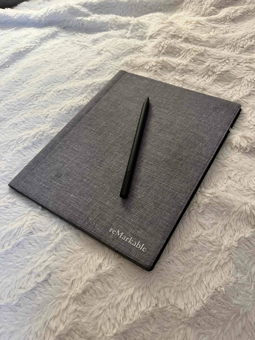 Ein getestetes Tablet mit einer Displaygröße von 11 Zoll und passendem Stift. 