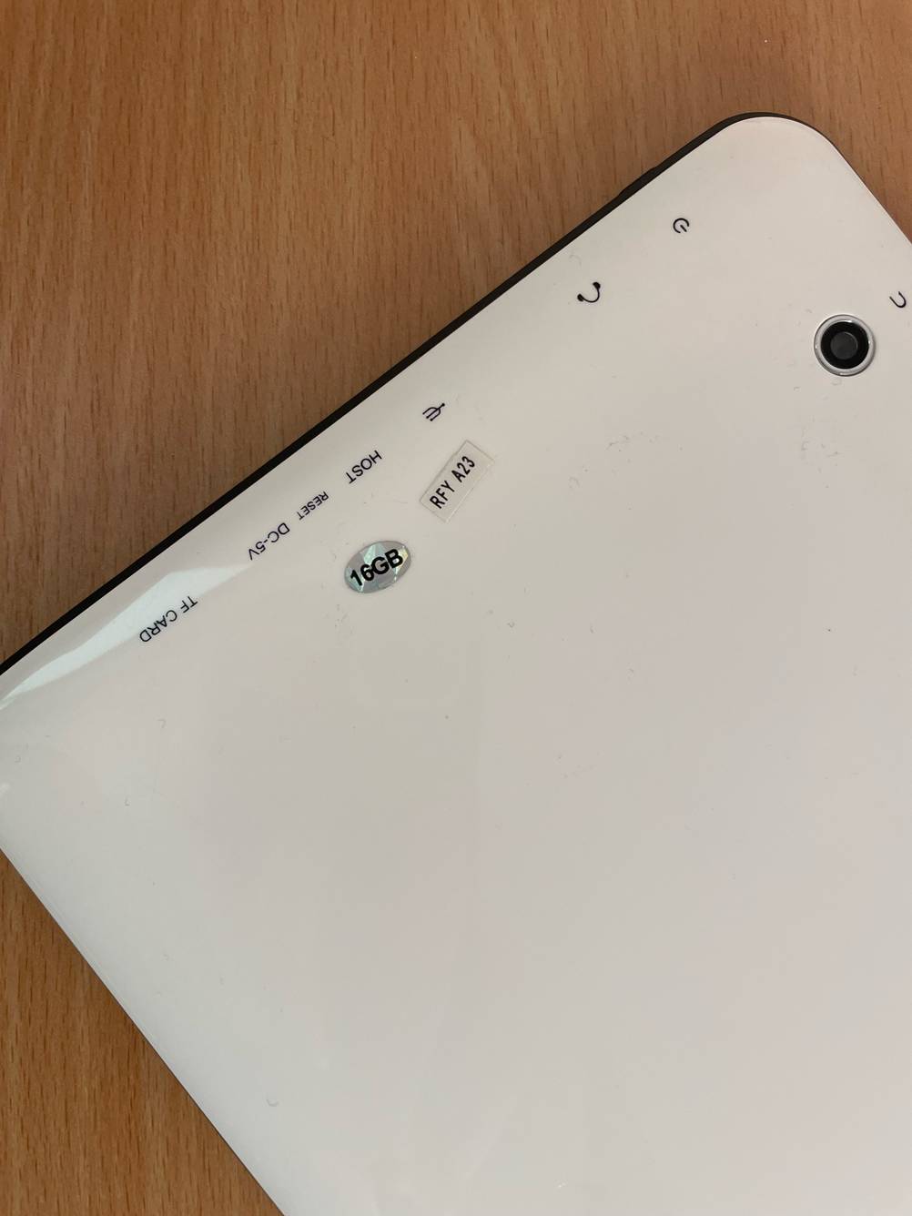 Tablet bis 300 Euro-Test: Blick auf die Rückkamera.