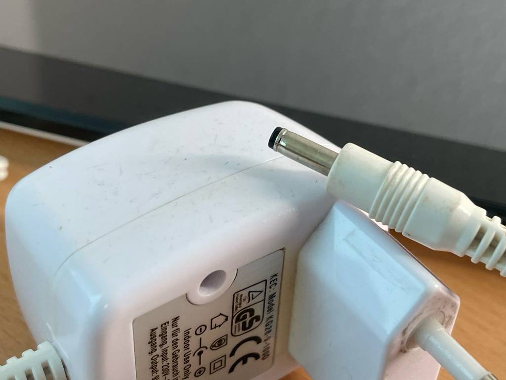 Tablet bis 300 Euro getestet: Detailansicht eines Anschlusssteckers.