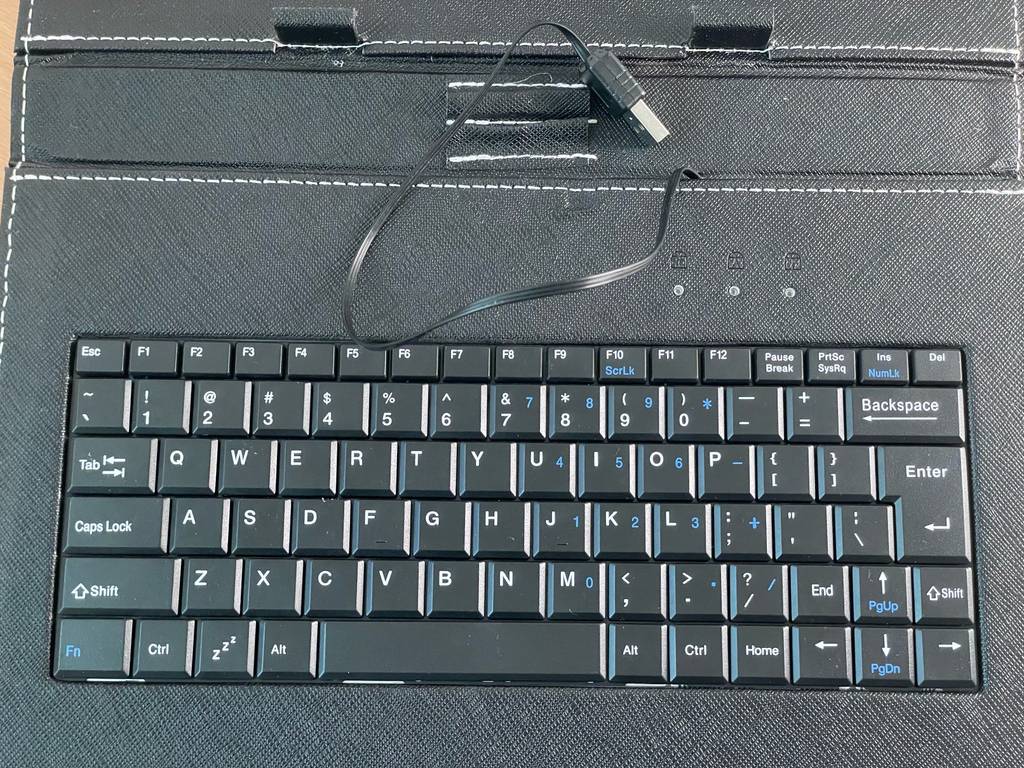 Detailansicht der Tastatur eines getesteten Tablet bis 300 Euro.