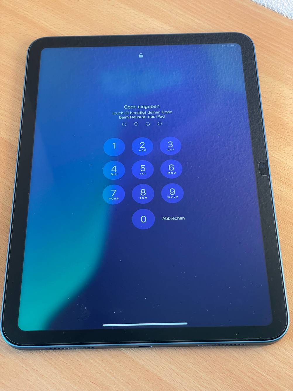 Tablet bis 500 Euro im Test: Ein Gerät ist eingeschalten mit Nummernfeld für die Pineingabe.