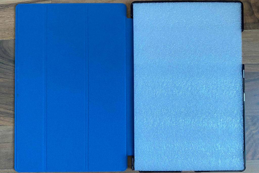 Die getestete Tablet-Hülle hat eine blaue Farbe.