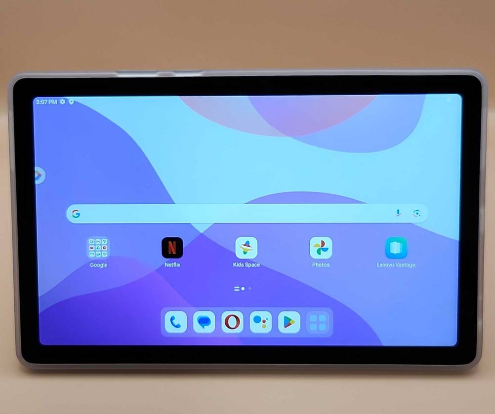 Windows-10-Tablets im Test: Das getestete LTE-Tablet angeschaltet von vorne.