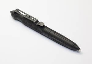 Laut Tactical-Pen-Tests eignen sich schwere Modelle besser als Selbstverteidigungswaffe, liegen beim Schreiben aber schwer in der Hand.