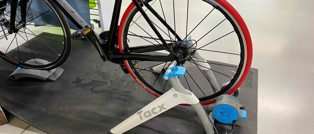 Rollentrainer getestet: Seitenansicht des Rollentrainers.